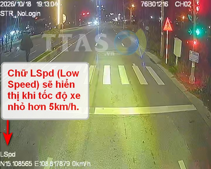 Màn hình camera giám sát xe, hiển thị LSpd khi tốc độ xe dưới 5 km/h tại ngã tư