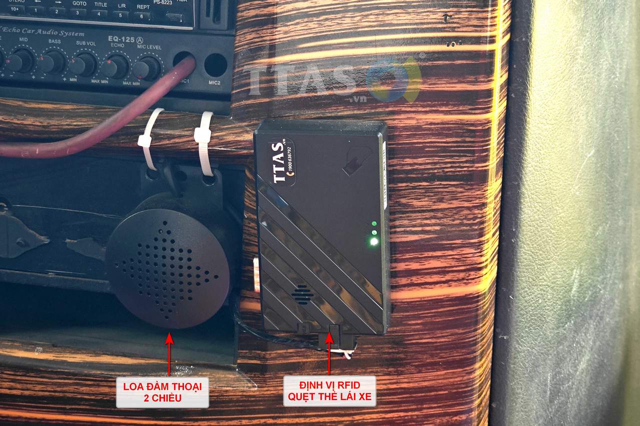 Thiết bị RFID quẹt thẻ lái xe TTAS và loa đàm thoại hai chiều lắp trên xe
